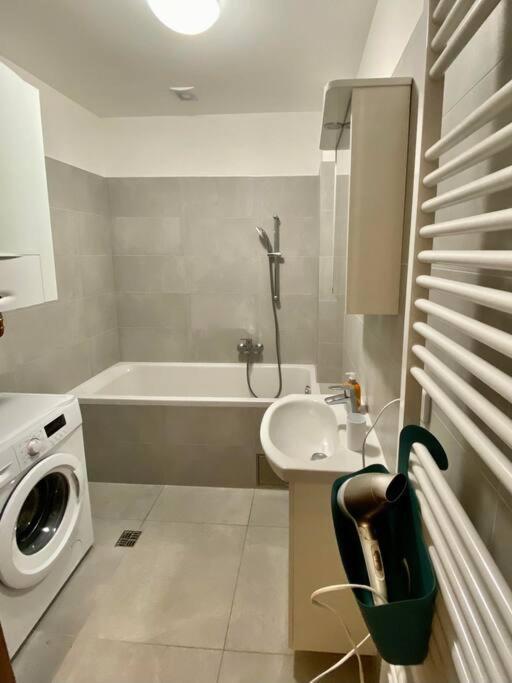 Spacious 2Br Apartment 6Min From Prague Castle! Ngoại thất bức ảnh