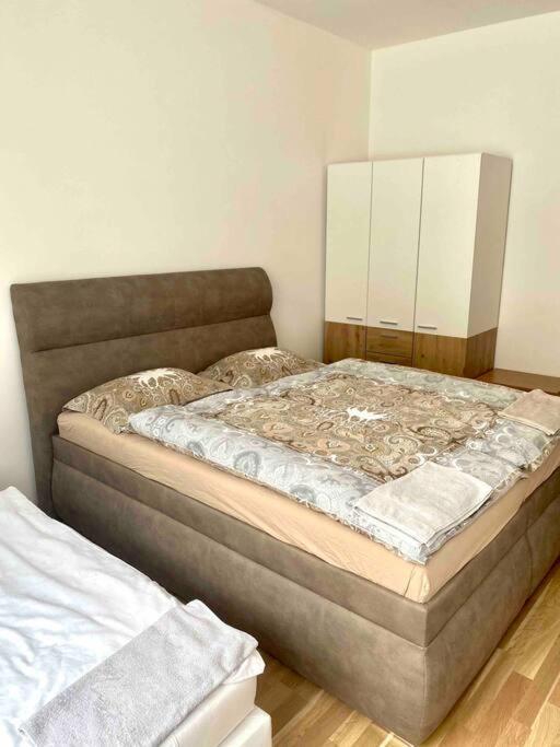 Spacious 2Br Apartment 6Min From Prague Castle! Ngoại thất bức ảnh