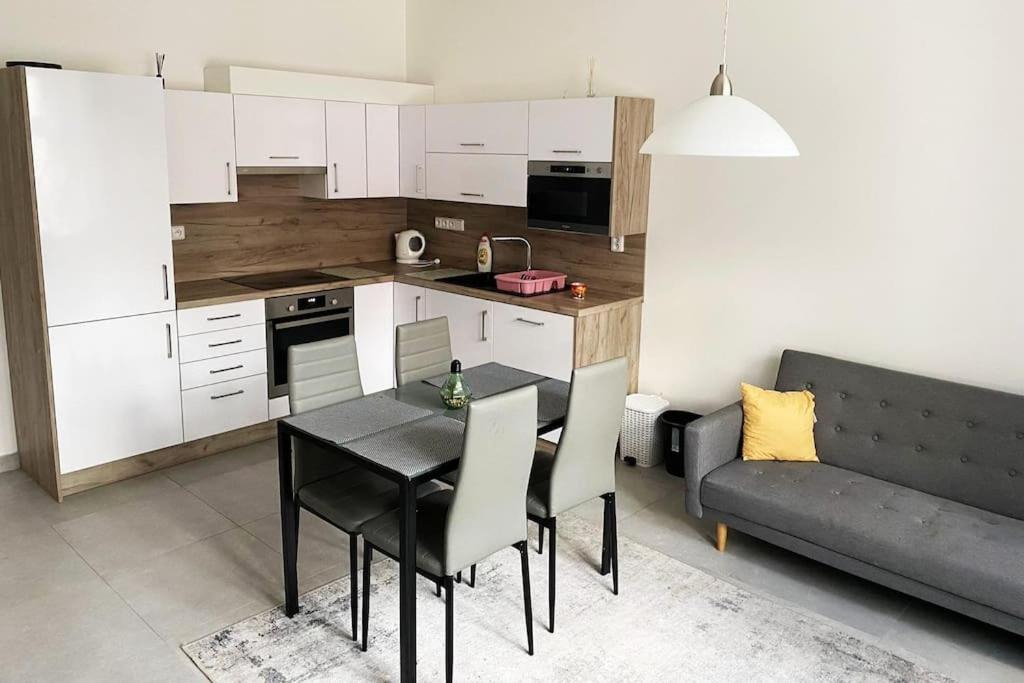 Spacious 2Br Apartment 6Min From Prague Castle! Ngoại thất bức ảnh